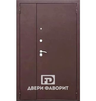 Входная дверь на две квартиры с зеркалом