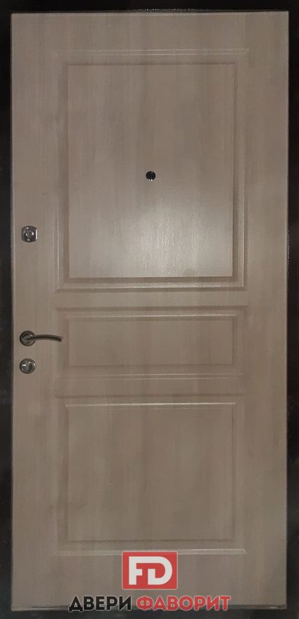 стальная дверь в квартиру с мдф отделкой