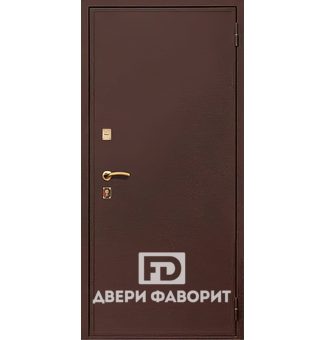 стальная дверь в загородный дом отделана коричневым цинкогрунтом