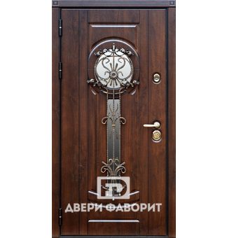 Входная парадная дверь с ковкой и стеклом