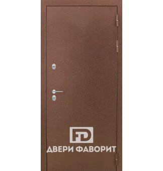 дверь из стали в загородный дом оборудована тремя петлями на подшипниках