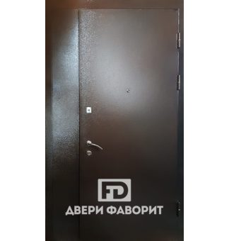 Тамбурная дверь с боковой вставкой