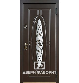 Дверь со стеклом и ковкой в коттедж, отделка МДФ