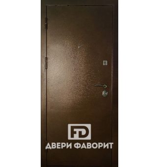 дверь для улицы окрашена цинкогрунтом снаружи