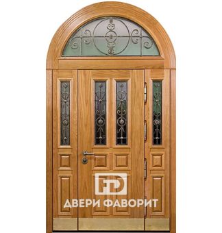 дверь арочная со стеклом и ковкой, оборудована отбойниками